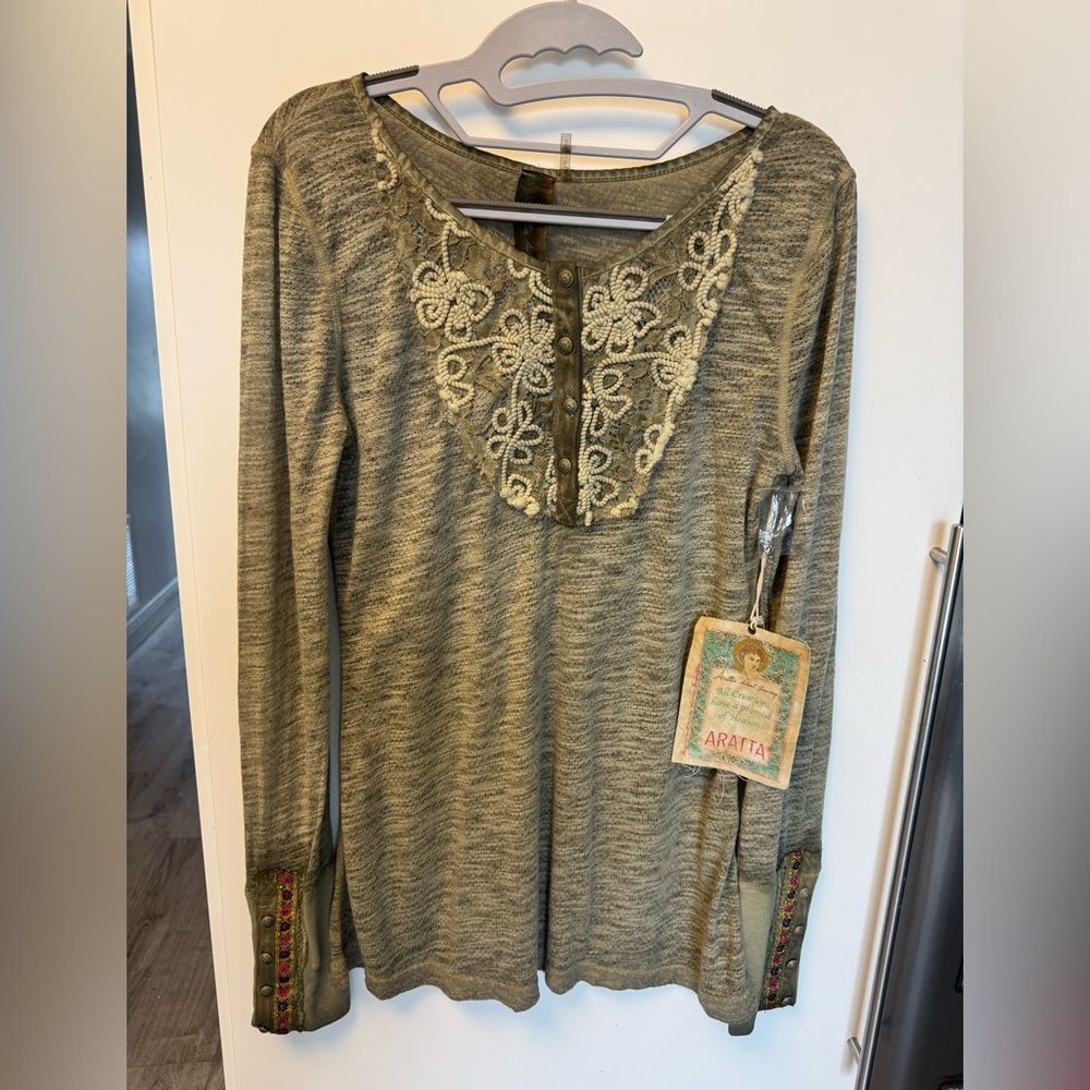 Aratta Olive Green/Grey Long-Sleeve Henley with Lace Yoke, size Medium